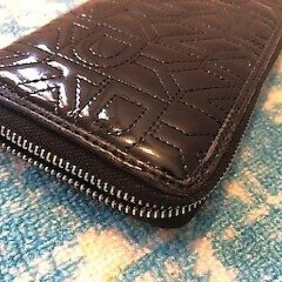 DKNY Wallet - Picture 8 of 9